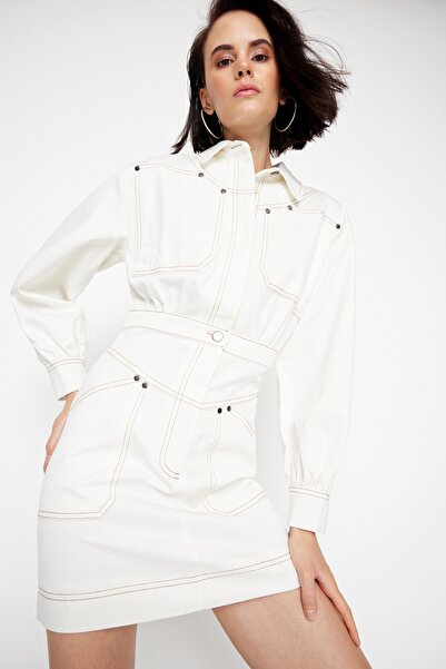 Trendyol Collection Ecru košilový límec Bodycone tkané šaty TWOAW23EL01423