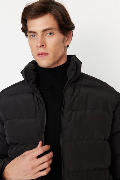 Trendyol Collection Schwarzer, wind- und wasserabweisender Puffermantel mit normaler Passform TMNAW23MO00096
