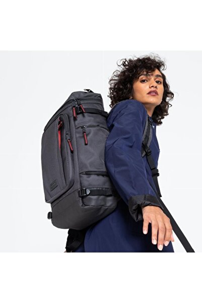 Eastpak حقيبة ظهر للكمبيوتر المحمول باللون الرمادي من Tecum Top Cnnct Accent ...
