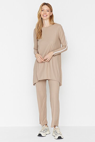 Trendyol Modest Πλεκτό κοστούμι με λεπτομέρεια τουνίκ-παντελόνι Mink Stripe T...