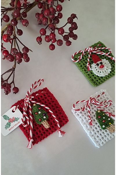 SOUL BY A&B Hand Knitted 5-Piece Christmas Pouch Red Green Colored Gift Pouch Santa Claus Tree Ornament Hydrellez Pouch