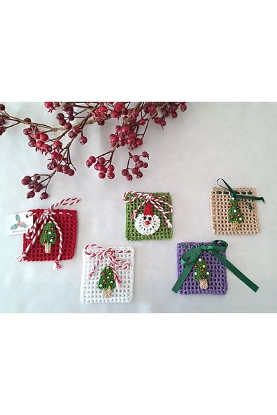 SOUL BY A&B Hand Knitted 5-Piece Christmas Pouch Red Green Colored Gift Pouch Santa Claus Tree Ornament Hydrellez Pouch