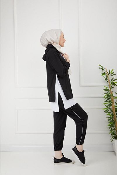 CNG MODA Black Hijab Tracksuit Set with White T-Shirt