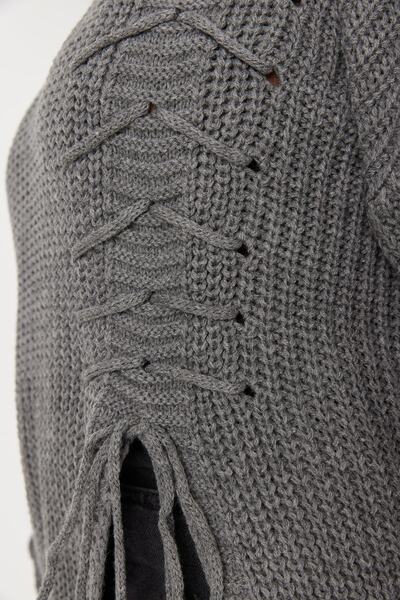 Trendyol Curve Пуловер от трикотаж с антрацитна кръстосана дантела TBBAW23AN00052