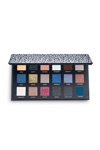 Revolution Pro 18 grams of Eyeshadow Palette - Smoked Palette