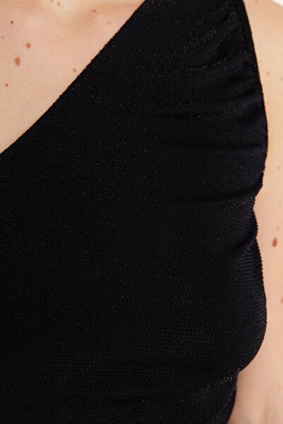 Trendyol Collection Černé přiléhavé pletené lesklé stylové večerní šaty TPRSS23EL00060