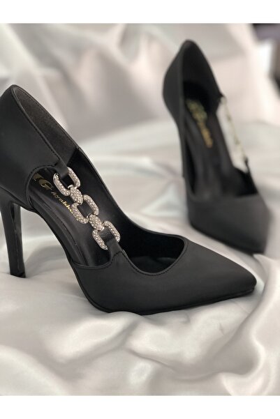 Hg Ayakkabı إبزيم سلسلة سوداء مفصلة ماتي الساتان الكعب الخنجر