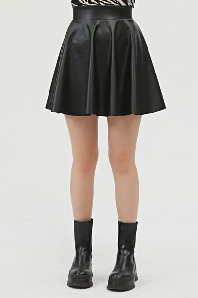 KİM Kİ O Fustă de damă mini evazată de culoare neagră din piele artificială