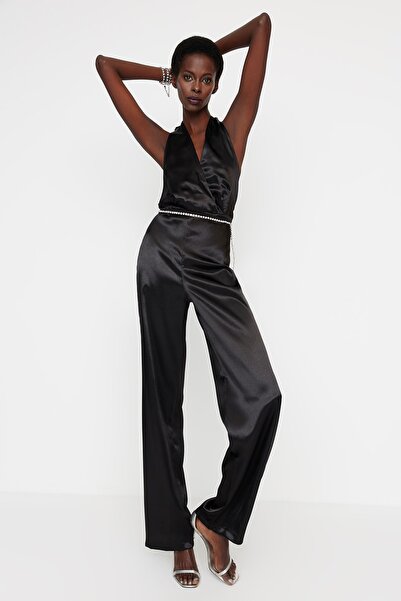Trendyol Collection Schwarzer Jumpsuit aus gewebtem Satin TPRSS23TU00003