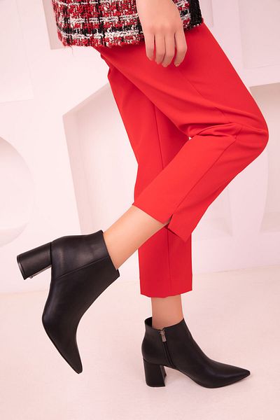 SOHO Women's Black Boots & Booties 17645