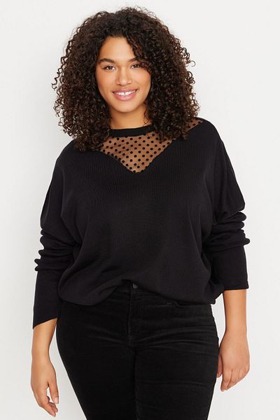 Trendyol Curve Schwarzer dünner Strickpullover mit Tülldetail und tiefer Schulterpartie TBBAW23AN00185