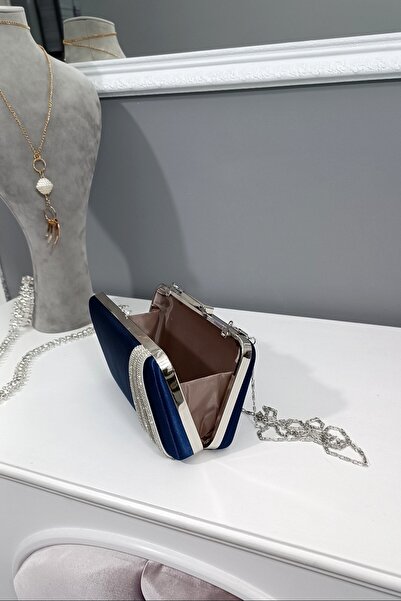 LA CALZATURE Μπλε Navy Satin Τρεις σειρές από πέτρες Βραδινό φόρεμα Box Μοντέλο γυναικεία τσάντα