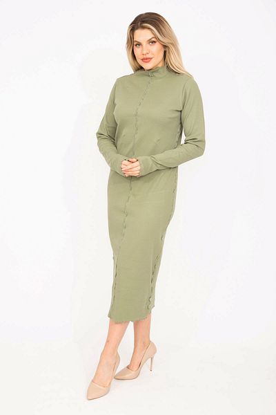 Şans Damen-Kleid aus grünem Lycra in großer Größe mit umgekehrten Nähten und detailliertem Rundhalsausschnitt, selbstgestreift, 65n35321