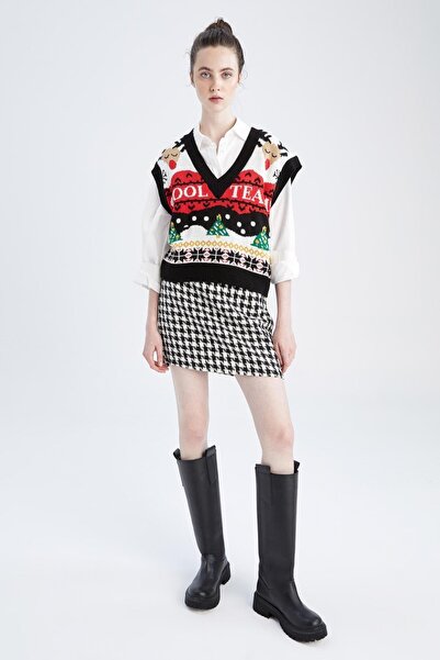 DeFacto New Year's Themed V-Neck Sweater