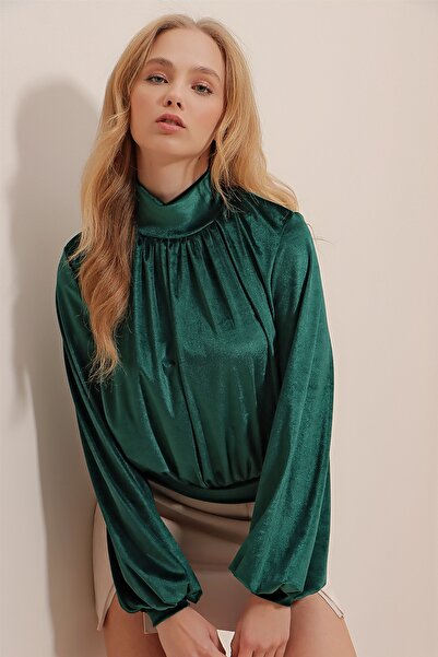 Trend Alaçatı Stili Γυναικεία Σμαραγδένια Πράσινη Ψηλός Γιακάς Μπροστά με Λεπτομερή Βελούδινη Μπλούζα ALC-X9375