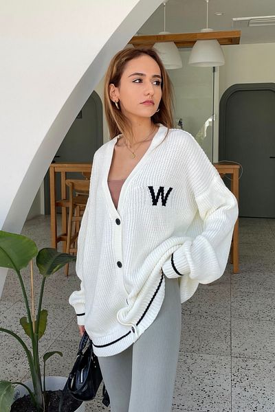 Nazliye Buttoned Oversize Cardigan