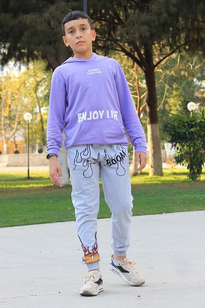 Çiggo Kids Pantaloni de trening pentru băieți cu 2 fire cu imprimeu cu flacără Boom