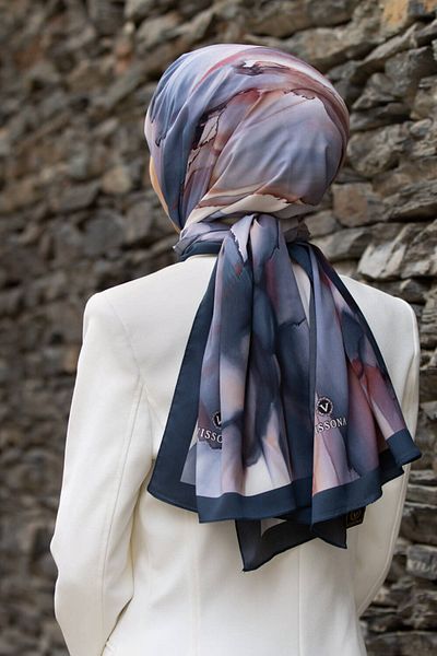 Vissona Γυναικείο σάλι πολυτελείας Medina Silk Navy Blue - Tan