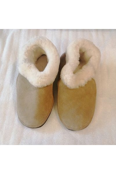 Butik Tülin شبشب نسائي أصلي من الجلد الطبيعي من جلد الغزال بلون رملي من فرو الأغنام داخل المنزل بسحاب كامل في الصين