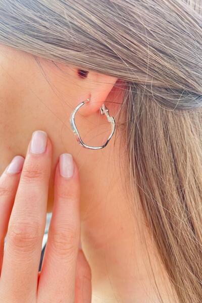 ELMATOLYE أقراط نسائية فضية اللون من سلسلة خاصة بشريط مموج بتصميم أنيق