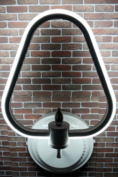 VENON Lighting Jones Sconce Triangle White (led White)