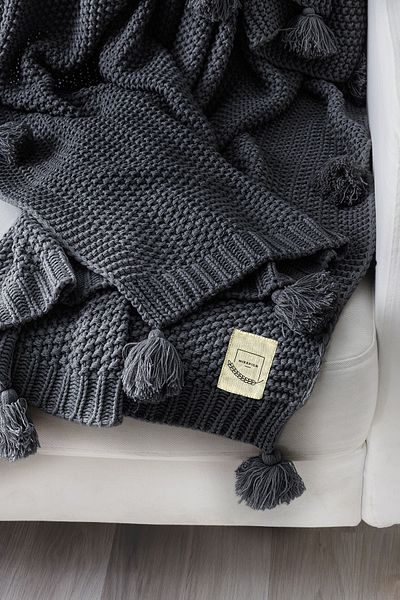 Miespiga Coco Rice Knitted Knitwear TV Blanket Throw Anthracite Knitted Sofa Shawl with Pompom