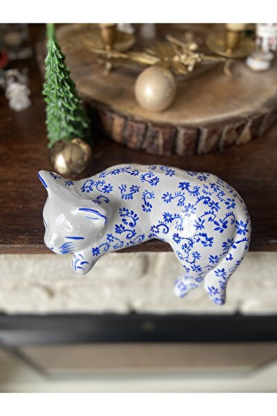 Handmadesign Mavi Beyaz Seramik El Boyaması Sarkan/yatan Kedi Biblo Dekoratif