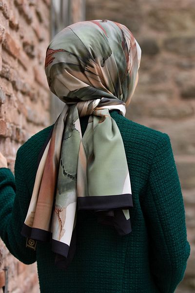 Vissona Γυναικείο σάλι πολυτελείας Medina Silk Emerald Green - Beige