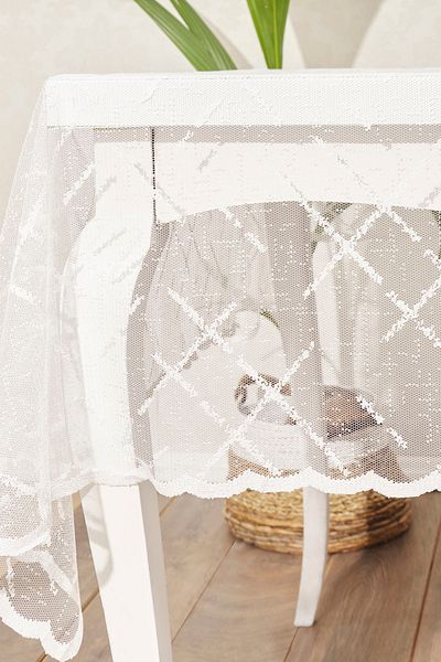 Sarah Anderson Blanket White Table