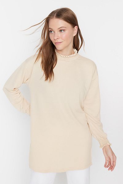 Trendyol Modest Beigefarbene Stricktunika mit Kragen und Manschetten, Gipe-Detail TCTSS22TN0073