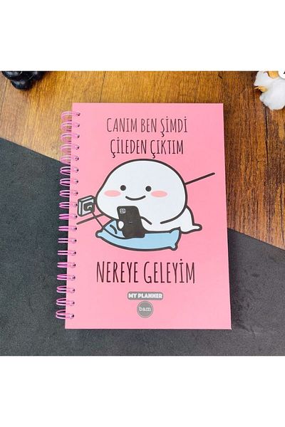 Bam Talking Agenda 17x24 Spiral Bound με αυτοκόλλητο Αδειτική Ατζέντα σε χαρτί Αγαπητέ, έχω έφυγε από το κουνουπάκι