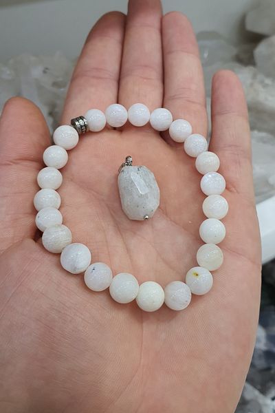 beautifulnaturelstones سوار حجر القمر (مع سلسلة فولاذية عالية الجودة مع هدية قلادة حجر القمر) 8 مم