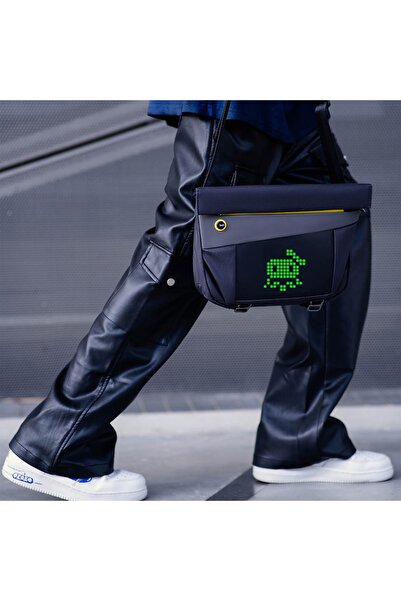 DIVOOM Pixoo Slingbag-V Siyah LED Ekranlı APP Kontrollü Postacı Çantası-Su Geçirmez