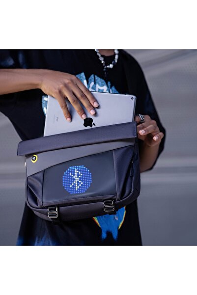 DIVOOM Pixoo Slingbag-V Siyah LED Ekranlı APP Kontrollü Postacı Çantası-Su Geçirmez