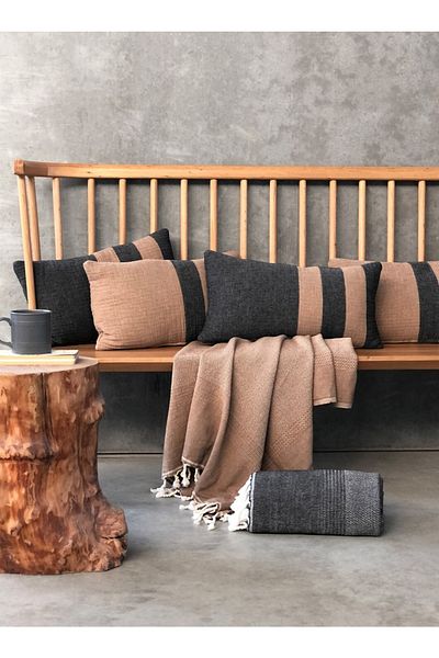 Barine Husă de pernă din lână Cocoon Wool Negru / Păr de cămilă 30x50