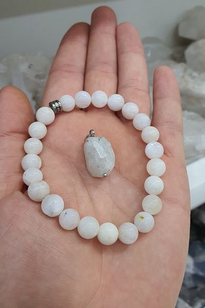beautifulnaturelstones سوار حجر القمر (مع سلسلة فولاذية عالية الجودة مع هدية قلادة حجر القمر) 8 مم