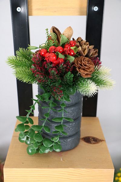 Yapay Çiçek Deposu Luxury New Year Table Flower Hanging in a Wooden Vase 27 Cm