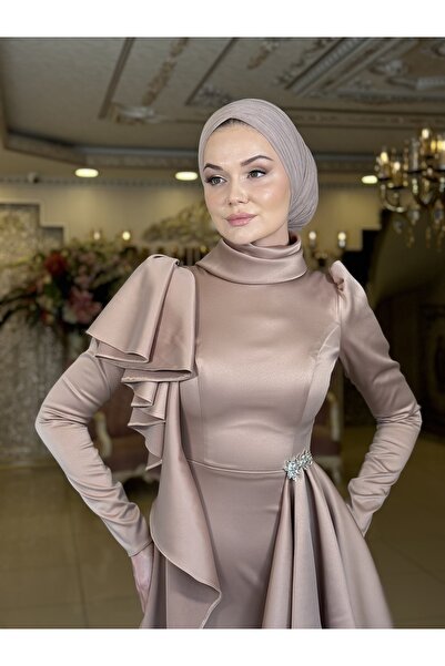MAHİDEVRAN فستان سهرة من فرو المنك البجعة