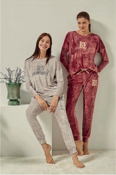 Poleren Women's Long Sleeve Winter Sports Velvet Pajamas Set