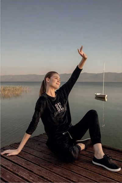 Poleren Women's Long Sleeve Winter Sports Velvet Pajamas Set