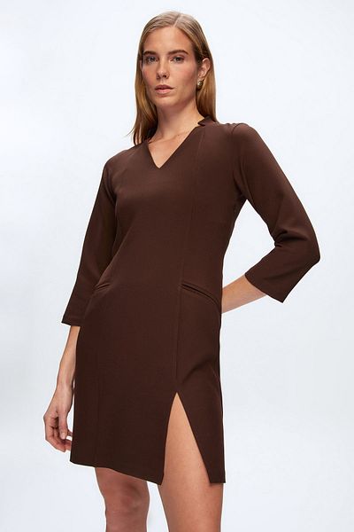 Love My Body Kleid mit V-Ausschnitt und Schlitzdetail