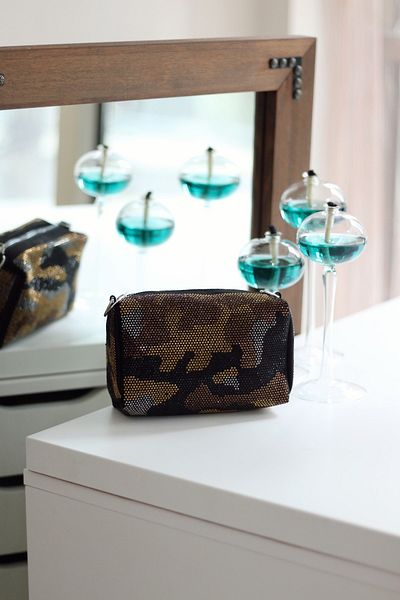 Moom Bag Geantă de umăr cu model de piatră de camuflaj auriu pentru femei