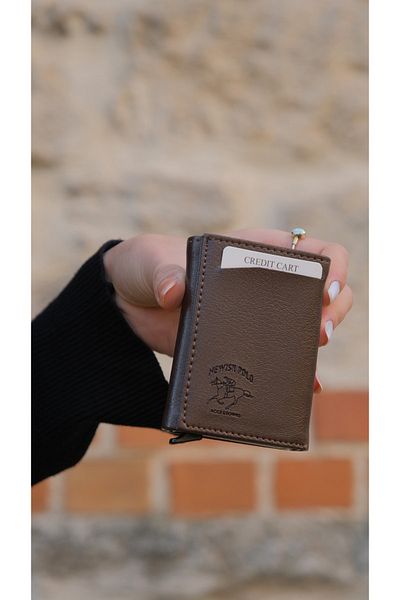 NEWISH POLO ACCESSORIES Brown Ανδρικός Αυτόματος Μηχανισμός Multi-Eye Έξυπνη θήκη πιστωτικής κάρτας Πορτοφόλι και θήκη κάρτας από συνθετικό δέρμα