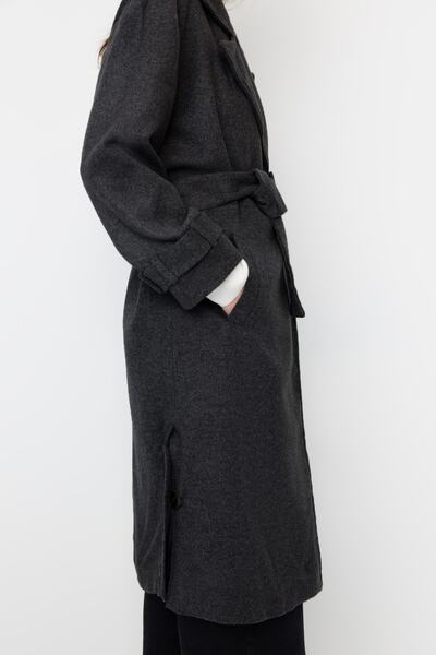 Trendyol Collection Antracitový oversize široký střih s páskem dlouhý vlněný kabát TWOAW22KB0015