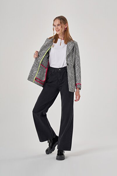 Mizalle Zebra Patterned Black Jacket