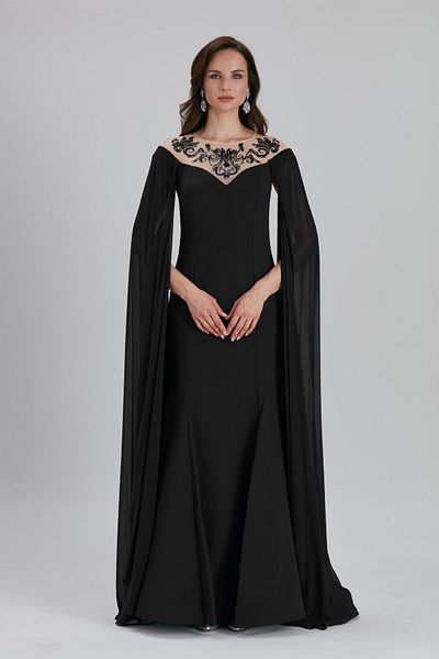 Neva Style Rochie de seara Bulava din satin negru cu pelerina 4411s