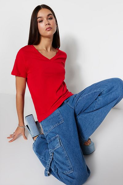 Trendyol Collection 100% pamut piros Basic V-nyakú póló TWOSS23TS00001
