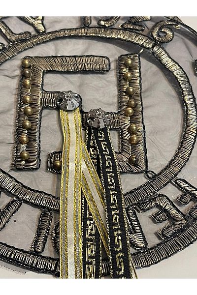 Gönülden Tasarım 19x19 Cm Litera F Mărgele de piatră Panglică rotundă Pendul Broderie aurie Epoletă Aplicat Patch Arma