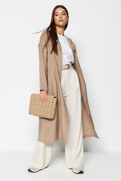 Trendyol Modest Gewebte Kappe mit Kapuze und Druckknopfverschluss in Nerzfarbe - TCTSS21KF0002
