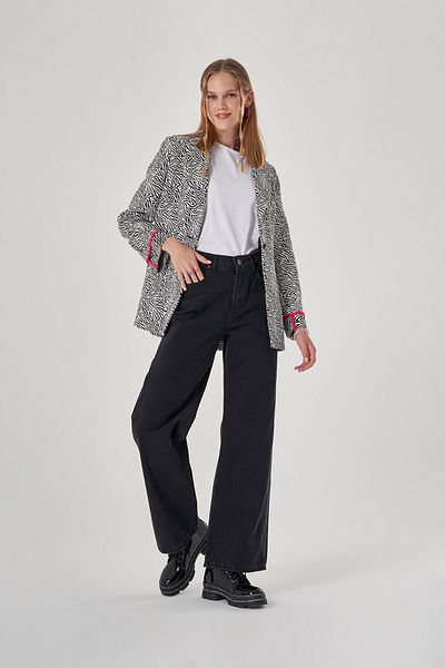 Mizalle Zebra Patterned Black Jacket